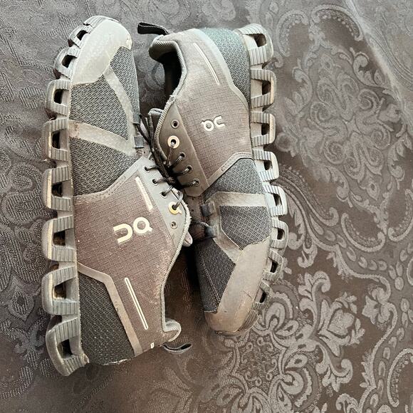 On cloud black/ silver logo running shoes women 7.5 - Picture 5 of 13